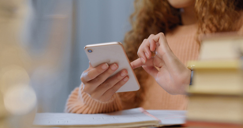Fransa'da liselerde cep telefonları yasaklandı - Resim : 2