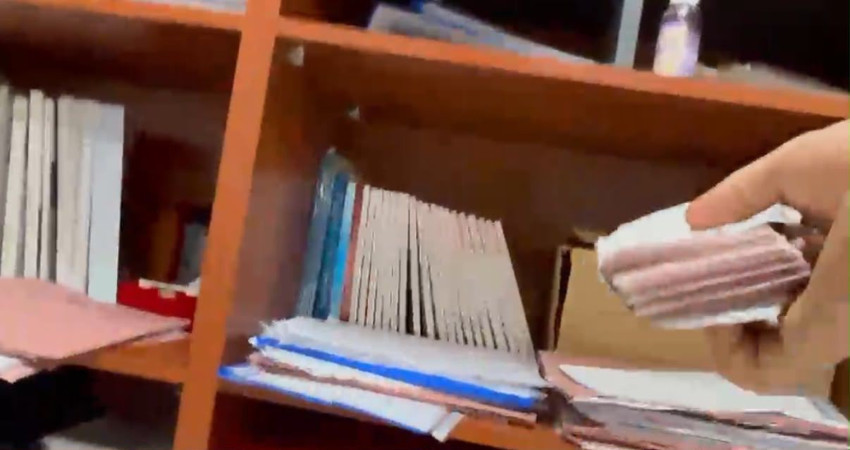 İzmit Belediyesi soruşturmasında yeni görüntüler ortaya çıktı! Zarf içinde para trafiği: Şuraya koy da oradan görünmesin - Resim : 1