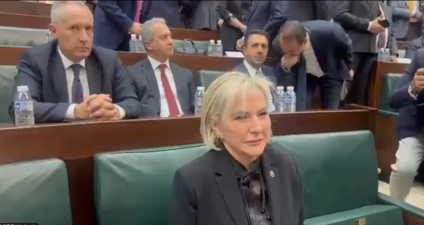 Anonsun ardından salona girdi! Nimet Özdemir AK Parti'de: Aynı Nimet’im, değişen bir şey yok - Resim : 2