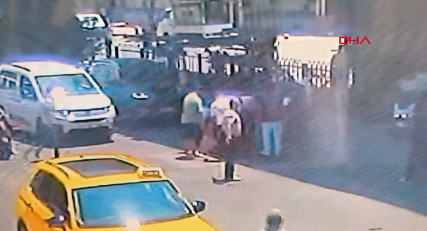 Yeşil ışıkta ölüm! 4 yaşındaki Halil'e iki araç birden çarptı! Dehşet anları kamerada - Resim : 1
