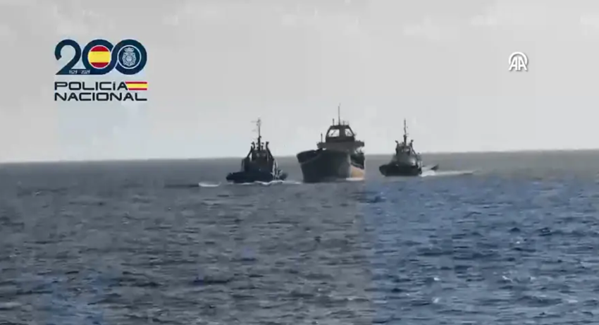 Atlantik Okyanusu'ndaki gemide 10 ton kokain ele geçirdi - Resim : 1