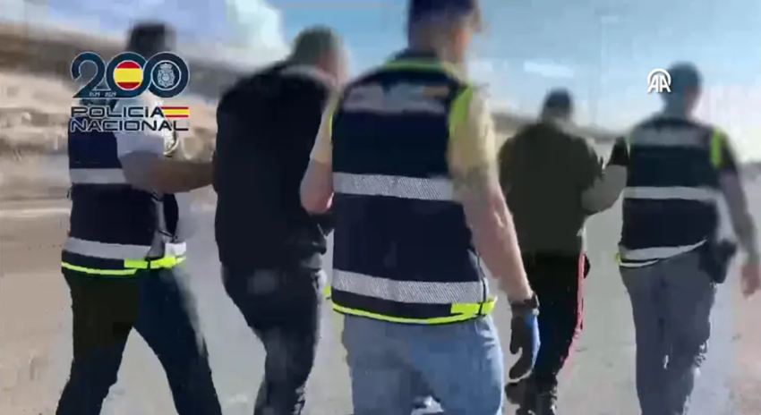 Atlantik Okyanusu'ndaki gemide 10 ton kokain ele geçirdi - Resim : 3