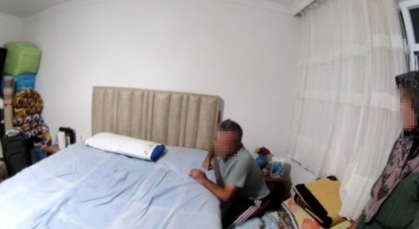 3 yıldır aranan şahsın saklandığı yer şaşırttı! O anlar saniye saniye kayıt altına alındı - Resim : 2