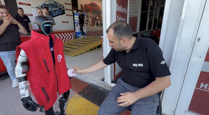 Sanayide araçlar ona teslim! Görenler gözlerine inanamadı! Dans ediyor, müşterileri karşılıyor! İlk isteği zam oldu - Resim : 2
