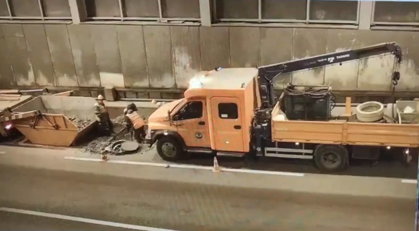 Rusya'da feci kaza! Vinç işçileri ezdi