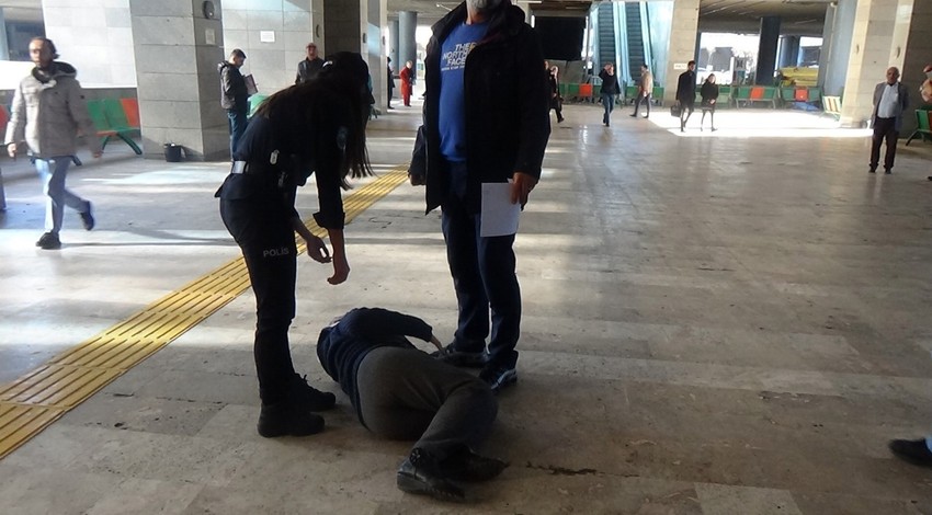 "Uçağı patlatacağım" diyen kadın tutuklandı