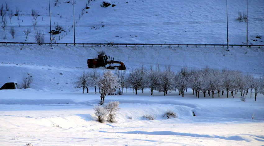 Kar Van ve Bitlis'i vurdu... 51 yerleşim birimine ulaşılamıyor