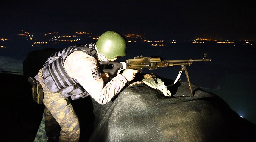 Yeni yıla nöbet tutarak girdiler