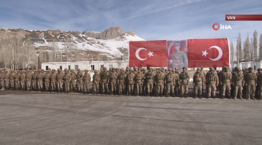 Van'da komandolar Suriye'ye uğurlandı