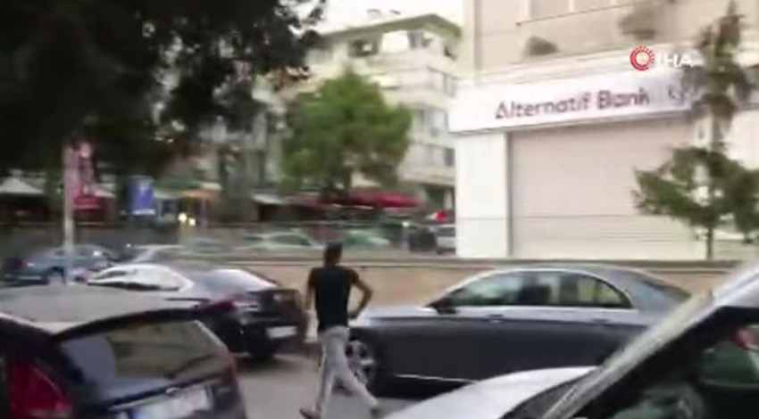 Vatandaştan zorla para alan değnekçi yakalandı