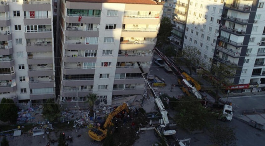 Depremin ardından dikkat çeken görüntü! Vinçlerle destek verildi...
