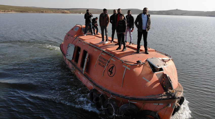 Evet yanlış okumadınız!.. Diyarbakır'da denizaltı ile ulaşım!