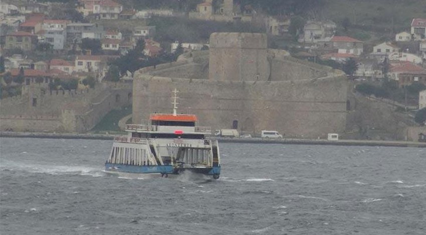 Feribot seferlerine fırtına engeli