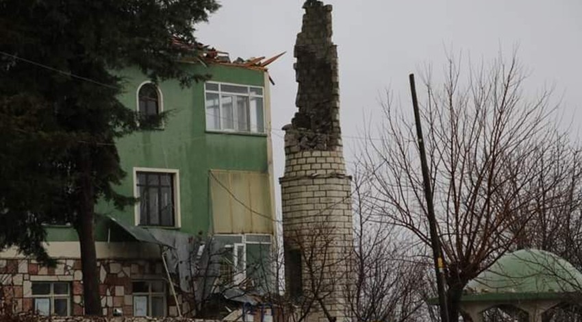 Caminin minaresine yıldırım düştü: Kullanılamayacak hale geldi