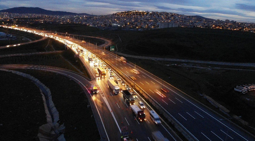 Kuzey Marmara Otoyolu'nda kaza... Kilometrelerce kuyruk oluştu