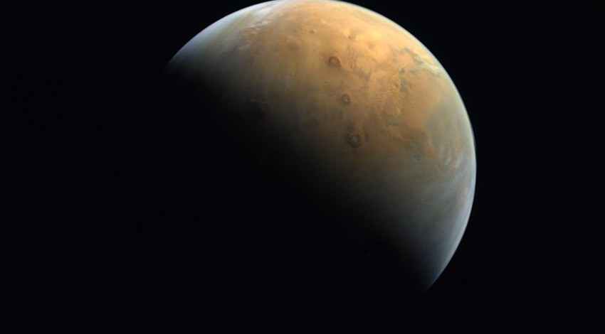 Birleşik Arap Emirlikleri'nin sondasından ilk mars fotoğrafı