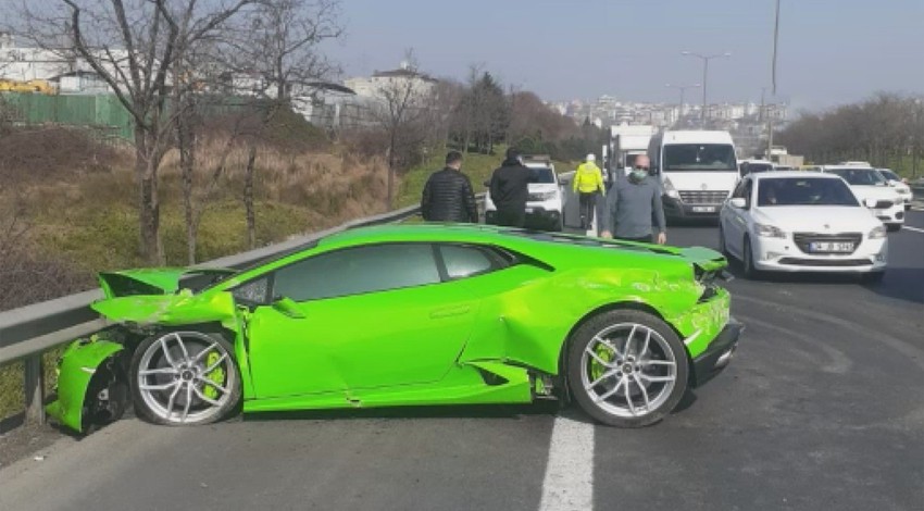 Milyonluk aracıyla makas atarken kaza yaptı