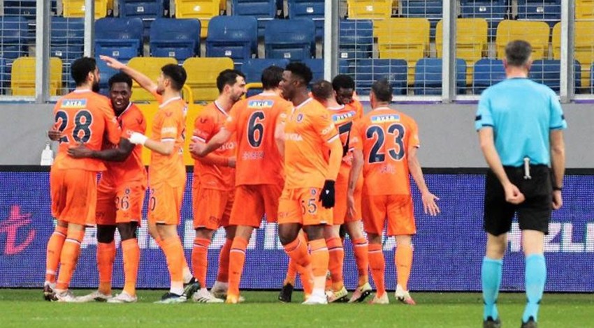 Başakşehir 10 hafta sonra 3 puanı gördü: 6 maç sonra Aykut Kocaman ile ilk galibiyet