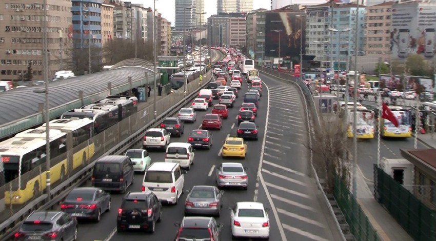 İstanbul'da metrobüs kazası: Yaralılar var