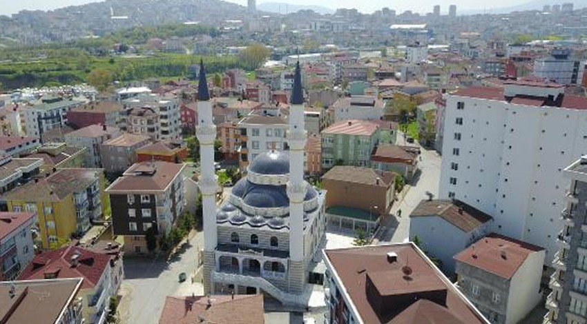 İstanbul Çekmeköy'de erken ezan iddiası! Herkes şaşırıp balkonlara çıktı