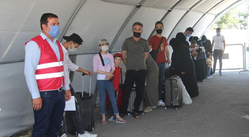 Türkiye'ye sığınan Suriyeliler'in bayram nedeniyle ülkelerine gidişi başladı