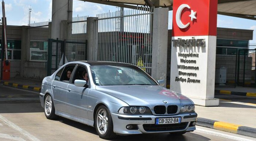 Kapıkule'den 400 bin gurbetçi ana vatana geldi
