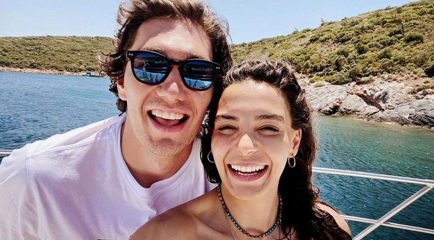 Hercai'nin oyuncuları dünya evine girdi! Ebru Şahin ve Cedi Osman'ın fotoğraflarına yorum yağdı