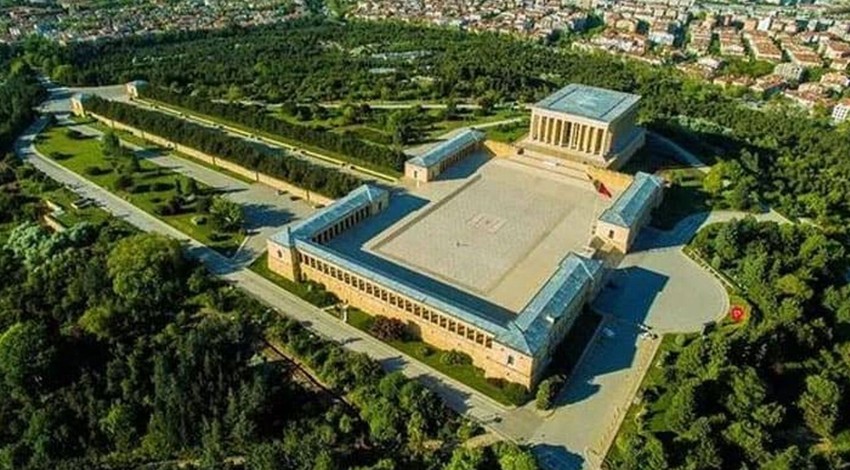 AK Parti'li Ahmet Hamdi Çamlı'nın "Anıtkabir" paylaşımı tartışma yarattı