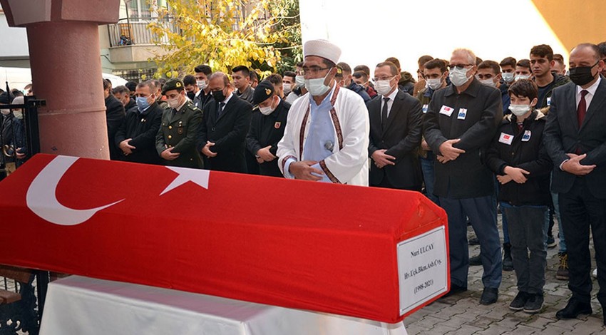 Denizde ölü bulunan astsubay son yolculuğuna uğurlandı