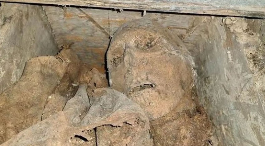 'Lanetli mezar' açıldı! Polisler gözlerine inanamadı