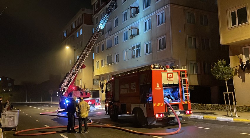 Pendik'te 6 katlı binada korkutan yangın