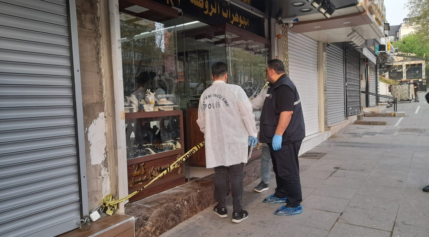 Fatih'te kuyumcu soygunu şüphelilerin neden olduğu yangınla ortaya çıktı