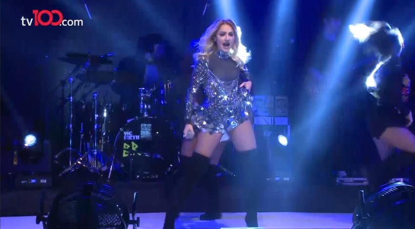 Yeni evli Hadise Kaan Yıldırım'dan intikamını sahnede aldı