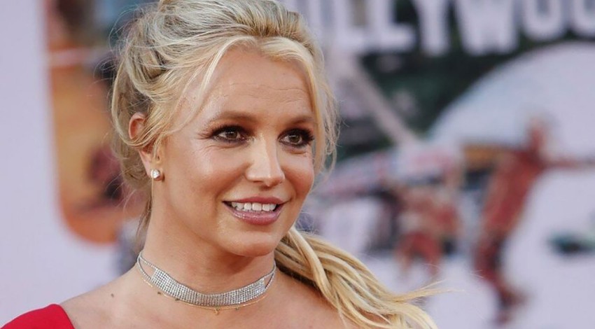 Ünlü şarkıcı Britney Spears'ın çıplak pozları çocuklarını çıldırttı