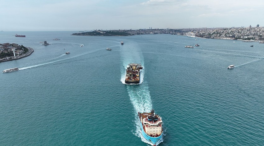 ‘Castoro 10’ gemi İstanbul Boğazı'ndan geçti