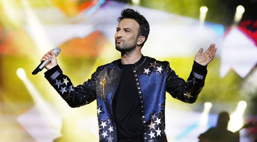 Tarkan'dan annesin doğum günü paylaşımı! Yazdığı not duygulandırdı! "Annen iyi ki doğmuş da seni doğurmuş"