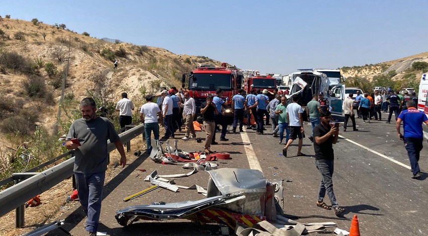 Son dakika! Gaziantep'te zincirleme kaza! Gazeteci, sağlık personeli ve itfaiyecilerinde olduğu 16 kişi hayatını kaybetti