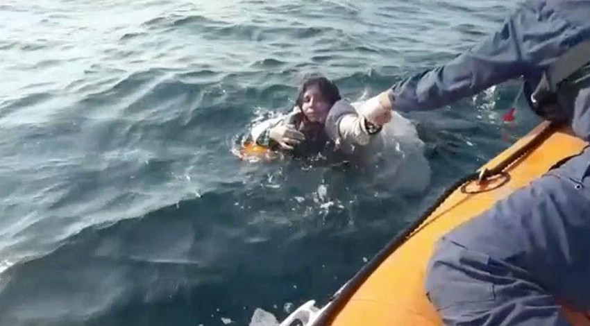 İzmir'de düzensiz göçmenleri taşıyan tekne battı! 5 kişi hayatını kaybetti