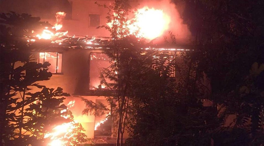 Müstakil ev alevlere teslim oldu