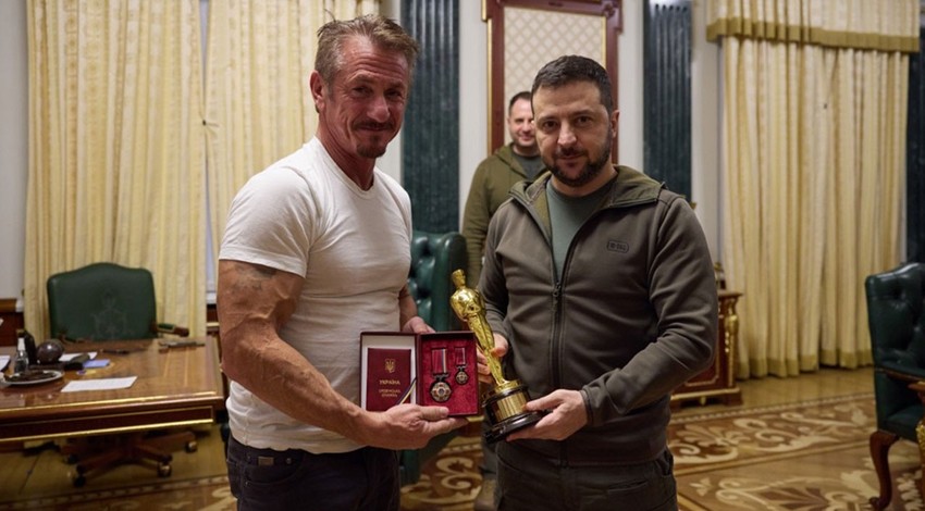 Sean Penn'den Zelenski'ye 'Oscar' hediyesi