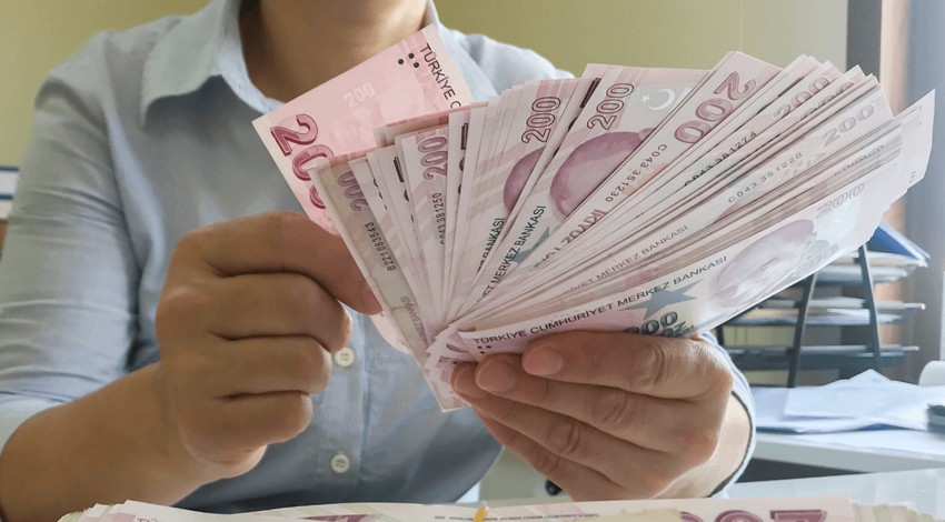 5.500 TL'nin üstünde maaş alan emeklilere müjde! Bankalar yarışta depar attı, 7.500 TL para verecekler