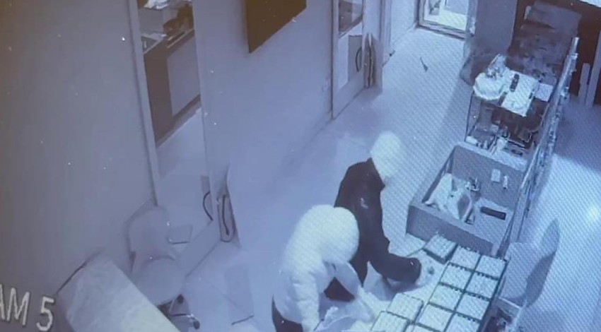 İstanbul'da filmleri aratmayan soygun: Sahur vakti kuyumcuyu soyup soğana çevirdiler