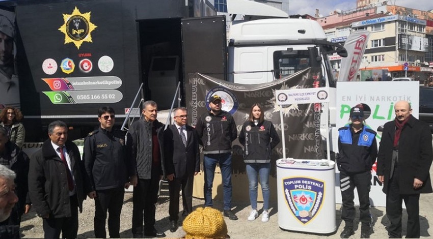 Narko TIR Maltepe'de! Uyuşturucuya karşı bilgilendirme yapıldı