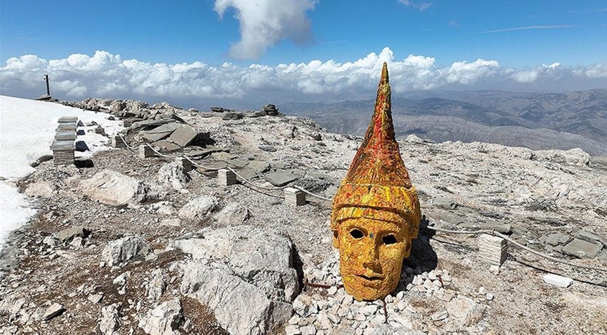 Depremde hasar almayan heykelleriyle Nemrut Dağı, ziyaretçilerini bekliyor