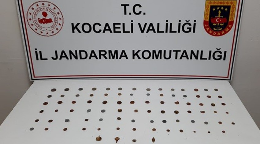 Kocaeli'de Bizans dönemine ait 82 sikke ele geçirildi