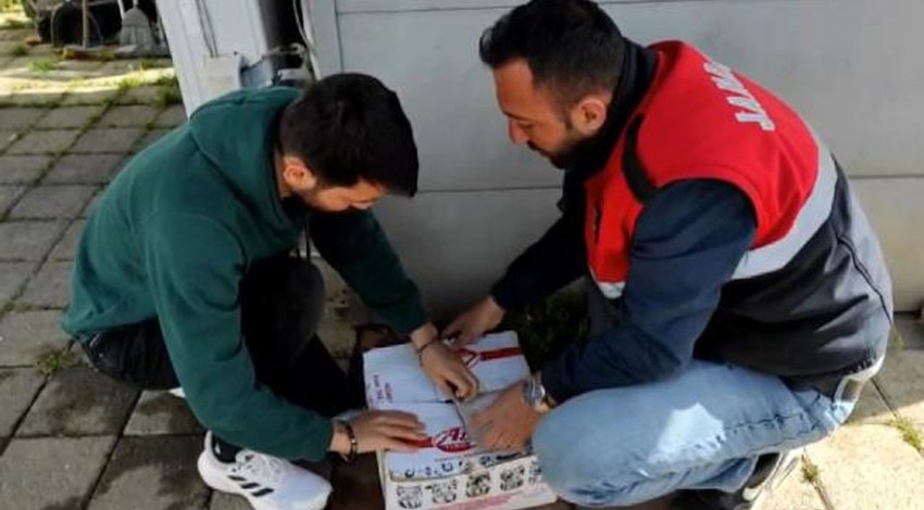 Yolcu otobüsünün içerisinden çıkıktılar… Derhal yetkililer çağırıldı… 16 tanesi birden kontrole götürüldü