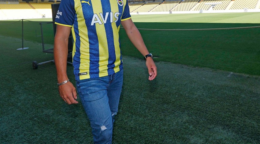 Yönetim elini çabuk tuttu! Fenerbahçe’den yıldız futbolcuya 3 yıllık sözleşme teklifi!