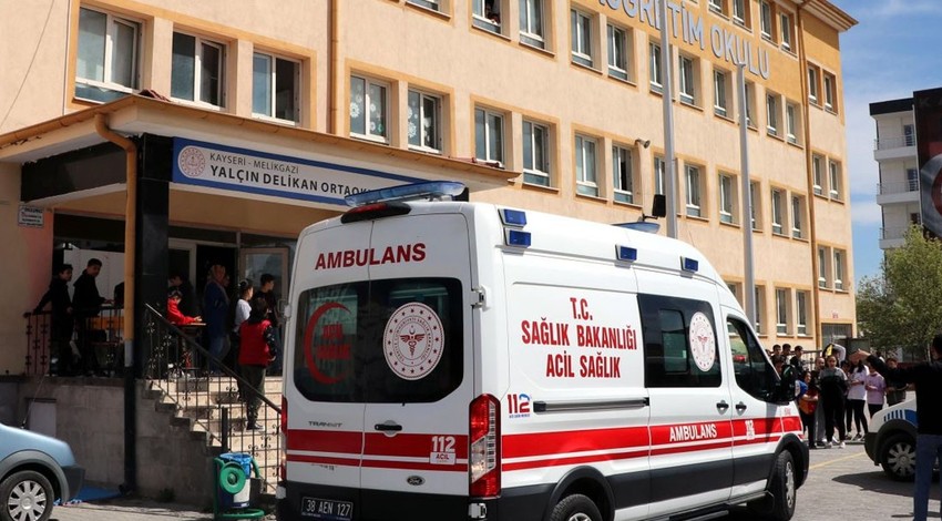 Kayseri'de yaşanan olay dehşete düşürdü! Ortaokul öğrencisi, kız öğrenciyi bacağından bıçakladı
