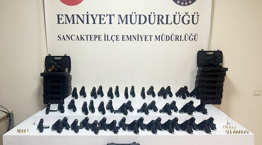 Cephane gibi ev! Onlarca silah ele geçirildi! 6 kişi gözaltında