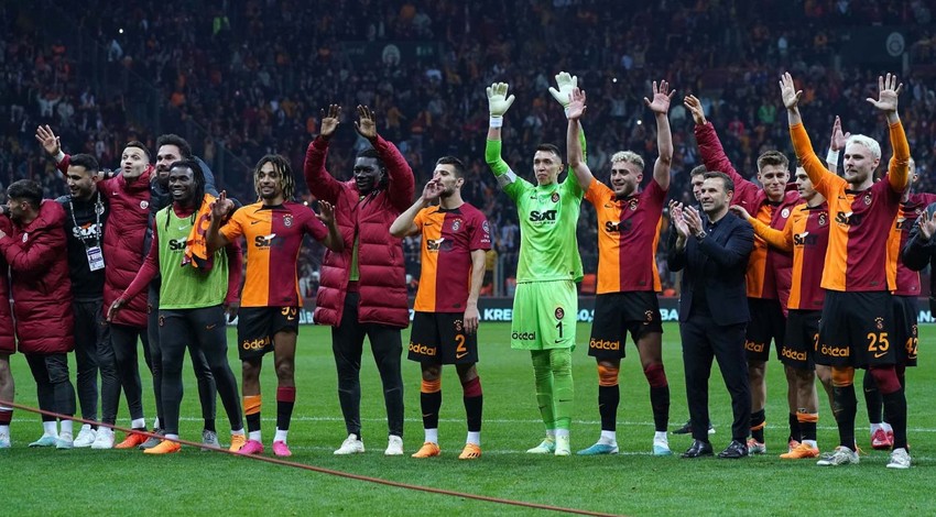 Galatasaray’da kritik karar verildi! 4 futbolcu sezon sonunda kesin olarak gidiyor! İşte gidecek futbolcular